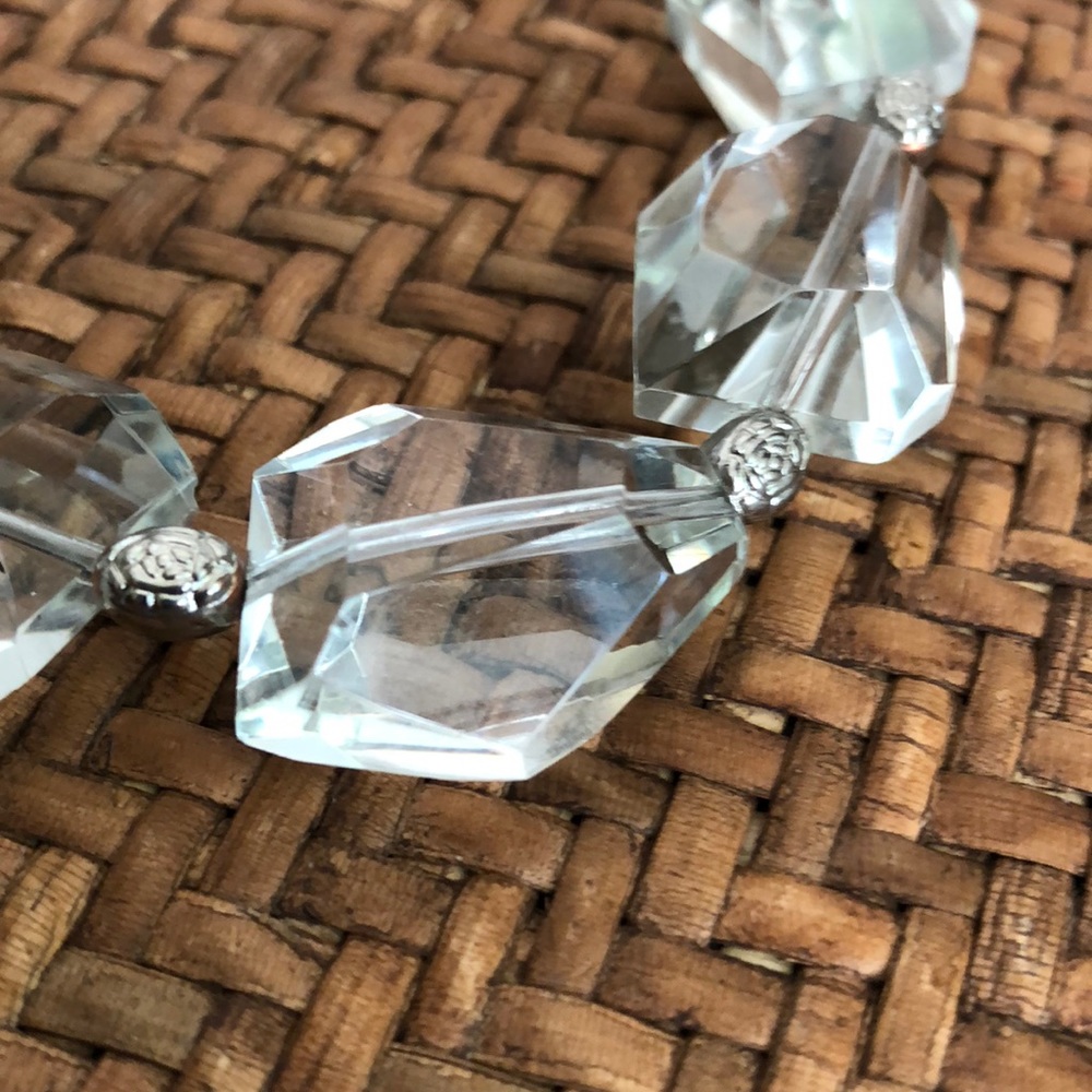 Clear beaded necklace. New condition barely worn.